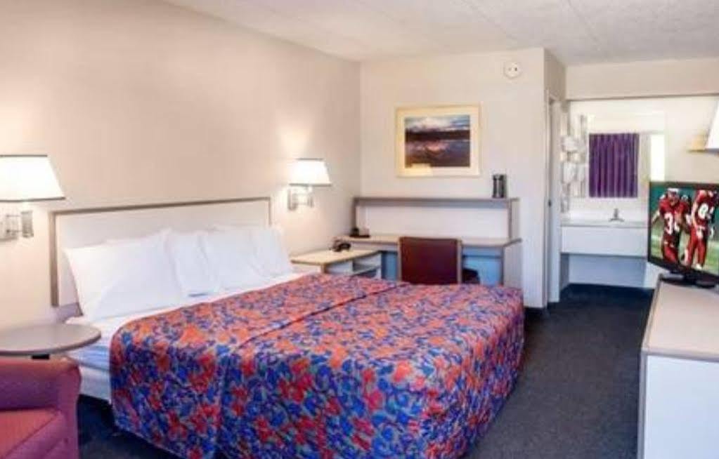 Red Roof Inn Lansing East - Msu Esterno foto
