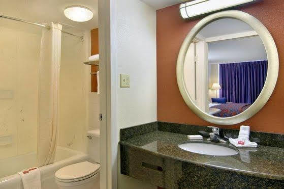 Red Roof Inn Lansing East - Msu Esterno foto